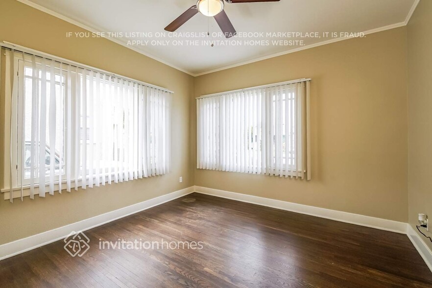 Building Photo - 1642 W 65th Pl