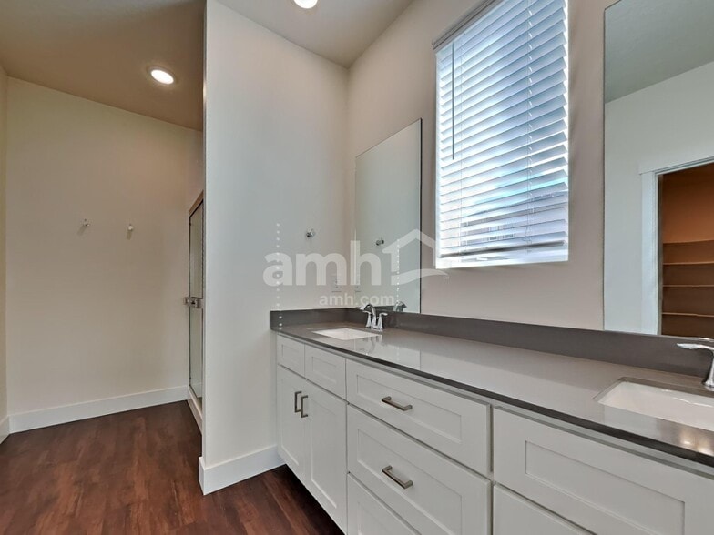 Building Photo - 10000 W Raleigh St