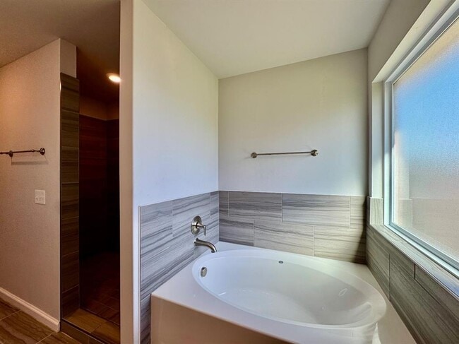Building Photo - 18305 Autumn Grv Ct
