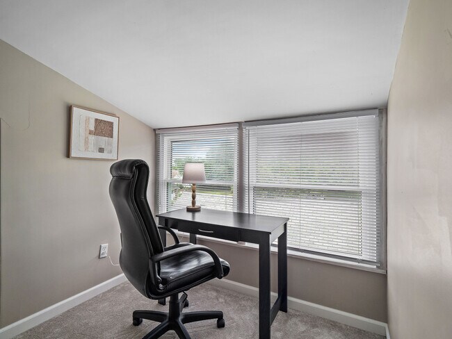 Building Photo - 679 Washington St