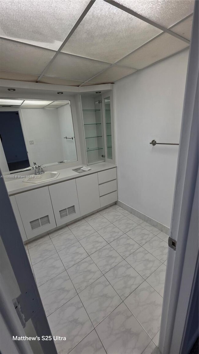 Building Photo - 6611 Racquet Club Dr