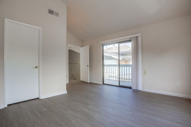 Building Photo - 243-243 N Granados Ave