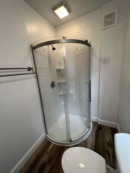 2nd floor shower - 244 E Oakland Ave