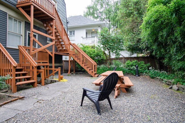 Building Photo - Amazing Find! Spacious Daylight Basement Studio with Loads of Character!