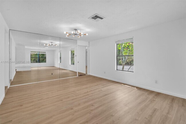 Building Photo - 5096 SW 28th Terrace
