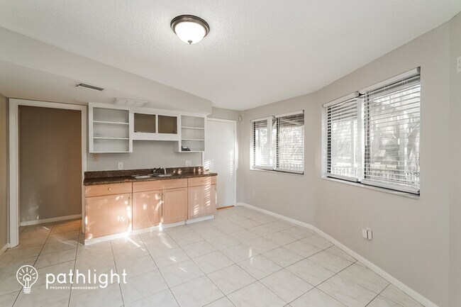 Building Photo - 903 Hagle Park Rd, Bradenton, FL, 34212