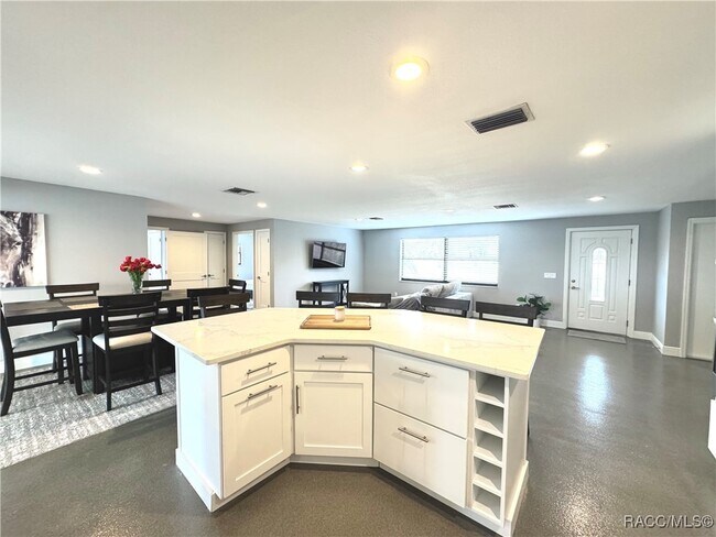 Building Photo - 1331 NW 20th Ave