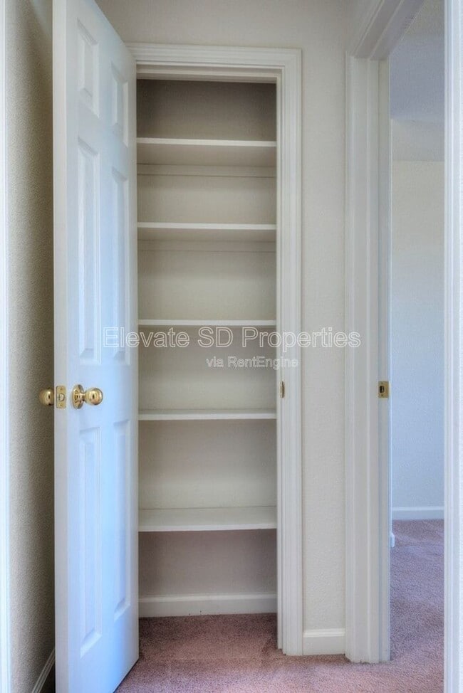 Building Photo - 2836 Grove Way