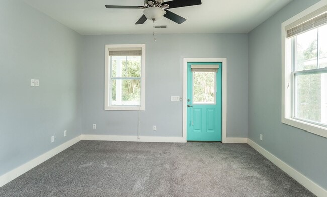 Building Photo - Home on Ladies Island