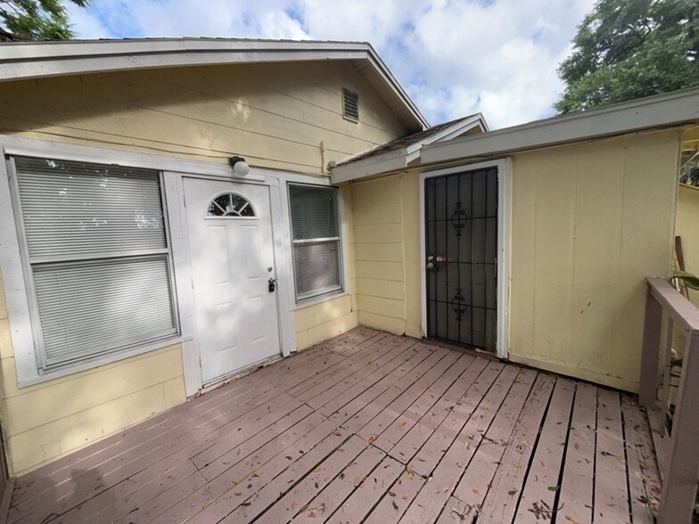 Building Photo - 1409 S Westmoreland Dr