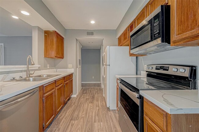 Building Photo - 14600 Fonmeadow Dr