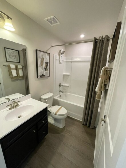 Building Photo - 420 Park Ave