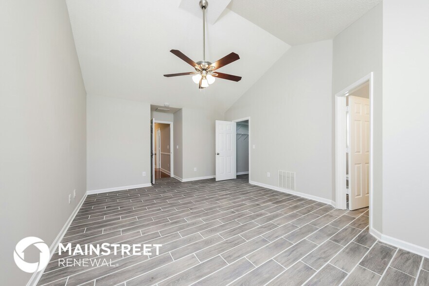 Building Photo - 4700 Seminole Ct