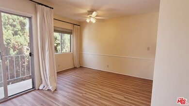 Building Photo - 818 7th St