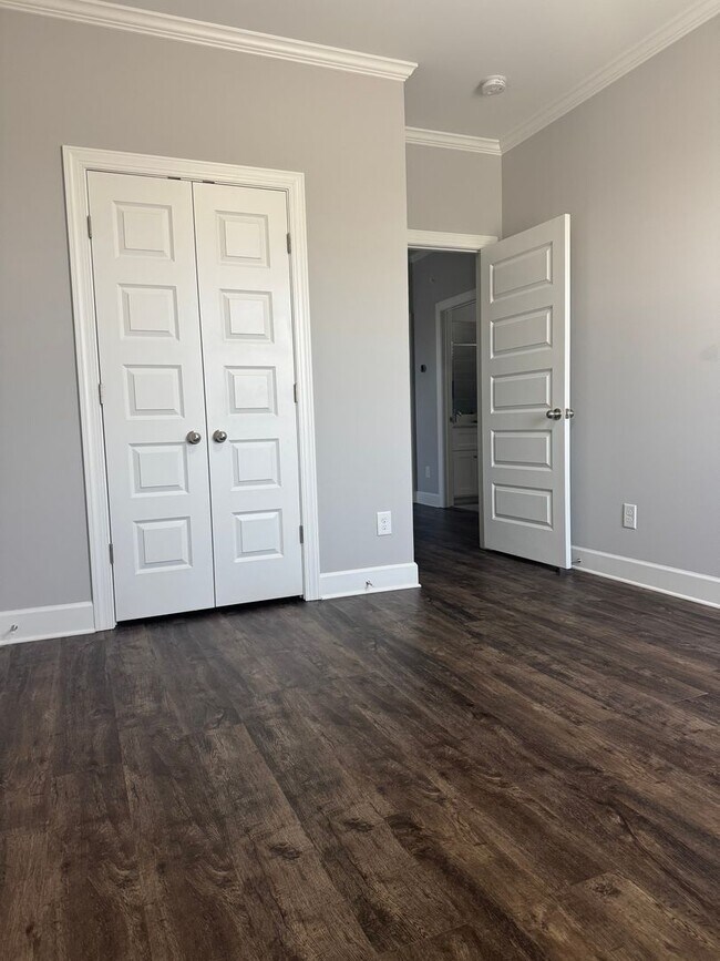 Building Photo - **Modern 3-Bedroom Home Near Downtown Nash...