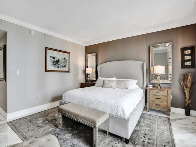 Building Photo - 2602 E Hallandale Beach Blvd