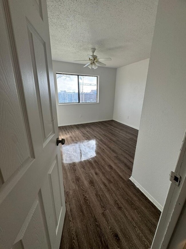 Building Photo - 2320 Montclair Cir