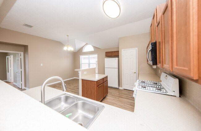 Building Photo - 19247 Dillsbury Ct