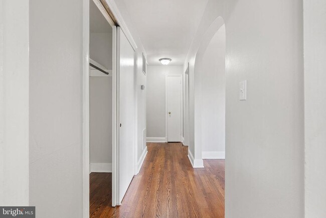 Building Photo - 509 W Cork St