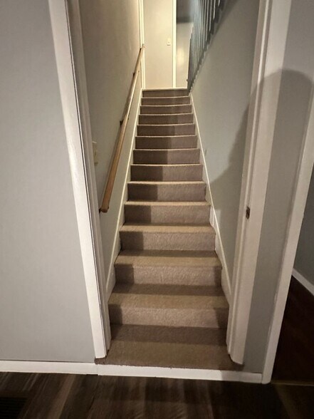 Building Photo - 5854 Hayes Rd