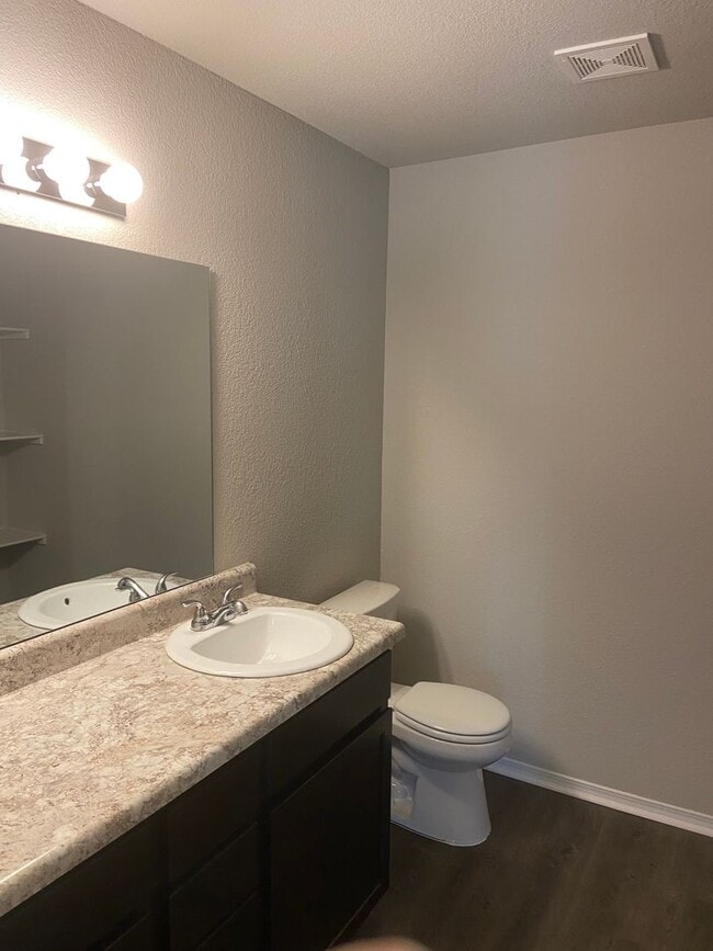 Building Photo - Pre-Leasing | Beautiful 3 Bedroom, 2 Bathroom Home in Fairview Haven with a Private Fenced Backyard