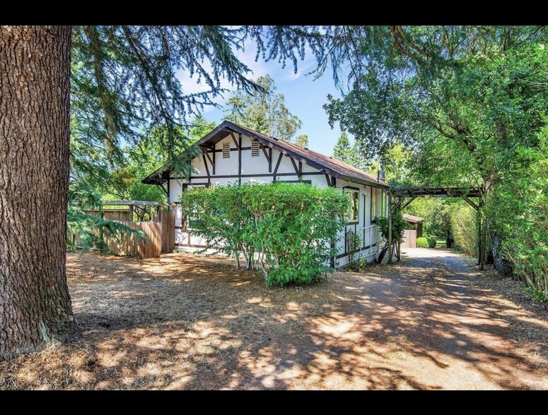 Building Photo - 1099 Cunningham Rd