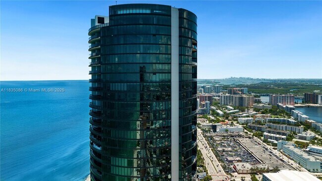Building Photo - 18555 Collins Ave