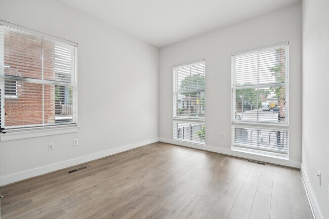 Building Photo - 1339 E St SE