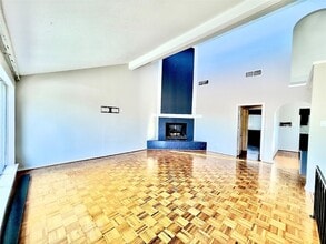 Building Photo - 3119 Lakeside Dr