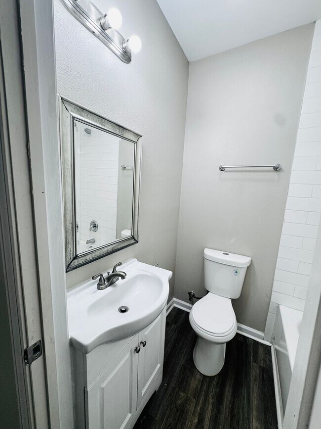 Building Photo - 1219 N 44th St