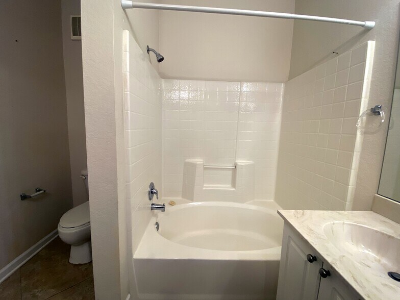 Building Photo - 2709 Via Cipriani #531A