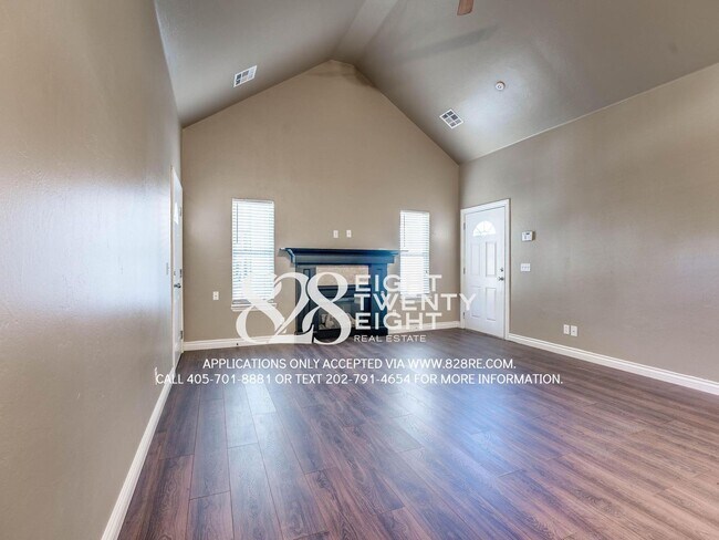 Building Photo - NEW TO THE MARKET!  Spacious 4 Bed/2 Bath Near very Close to Campus!!