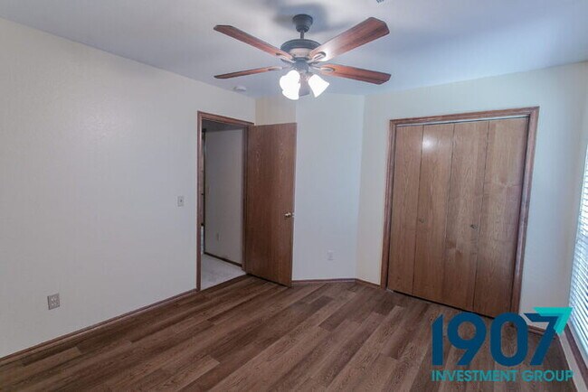 Building Photo - Three-Bedroom Home in Moore Schools