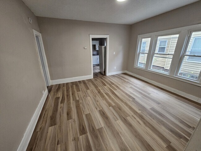 Building Photo - 942 Eddy Rd