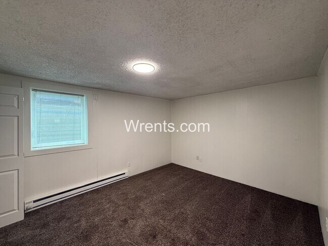 Building Photo - 104-104 W Cora Ave