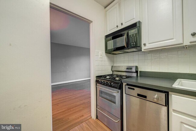 Building Photo - 1111 Arlington Blvd