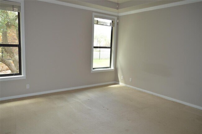 Building Photo - 4200 Dot Dr