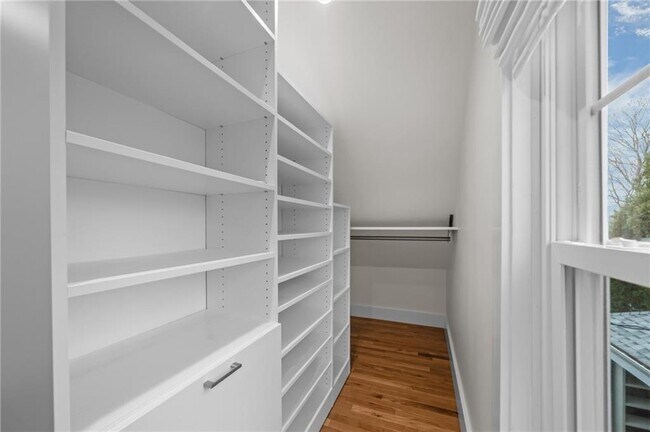 Building Photo - 36 Almy St