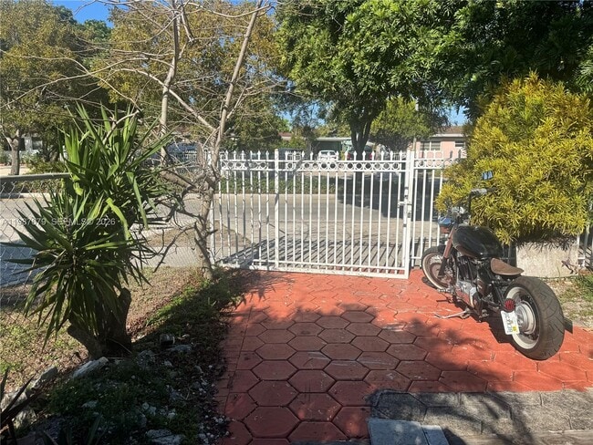 Building Photo - 11245 NW 62nd Ave