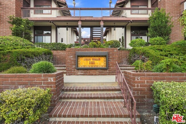 Building Photo - 2322 Palos Verdes Dr W