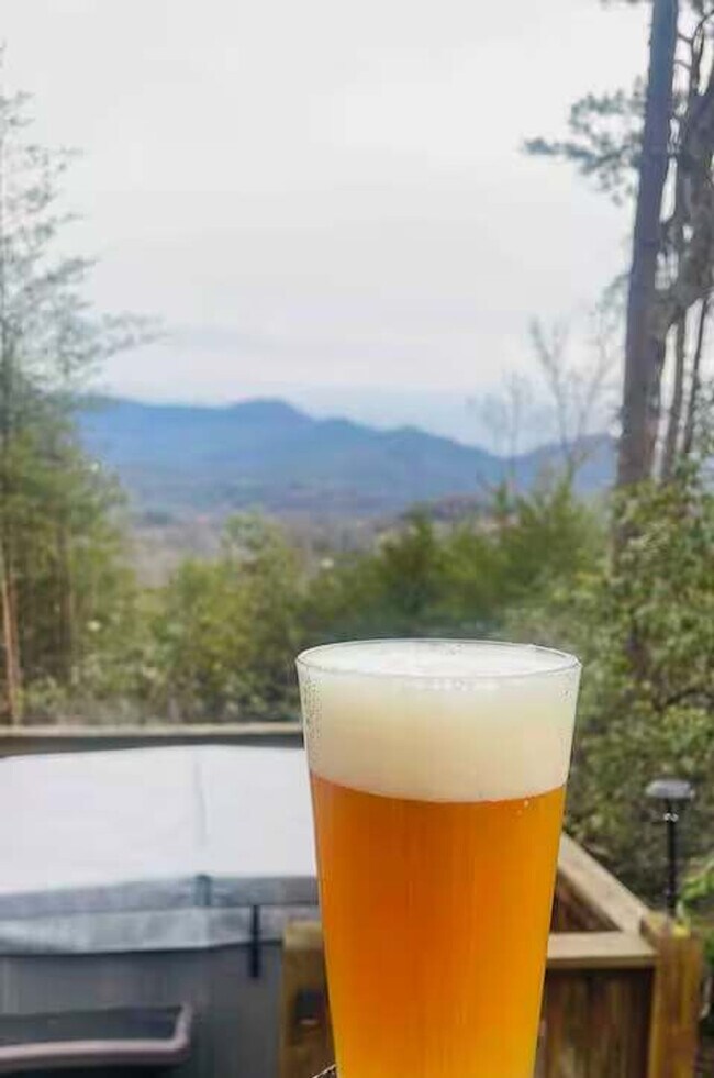 Building Photo - 62 Bailey Ave