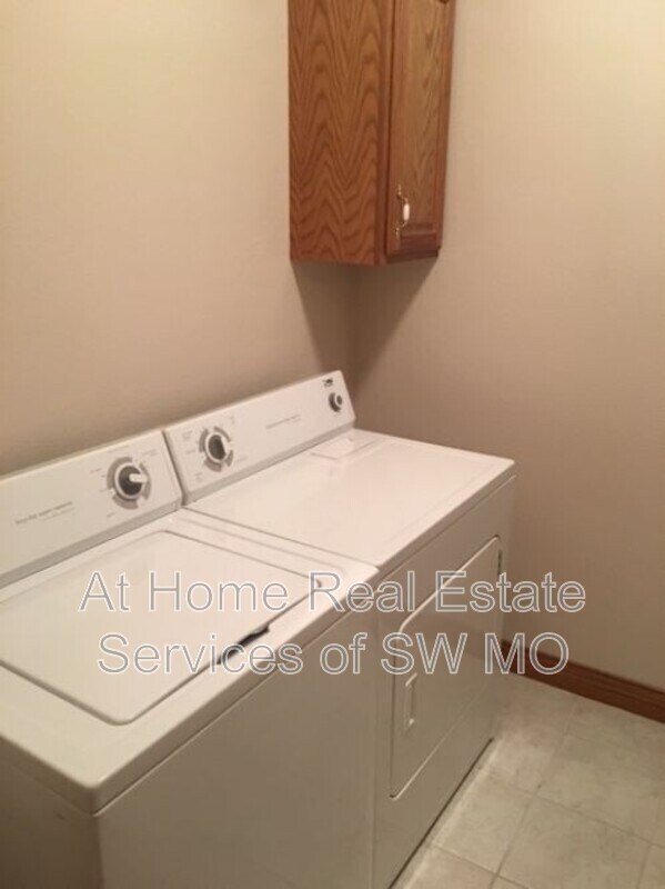 Building Photo - 5587 N 17th St