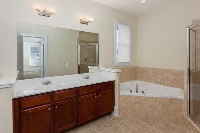 Building Photo - 2189 Old Georgian Terrace