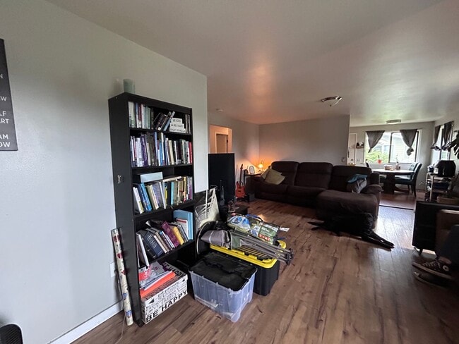 Building Photo - 3 Bed, 1 Bath Home in Ferndale with Garage