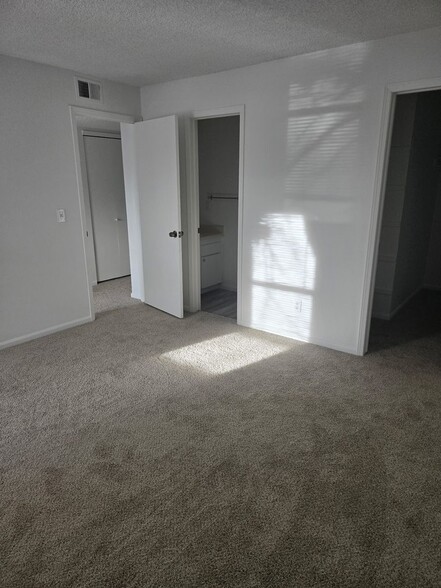 Building Photo - 7720 W 87th Dr