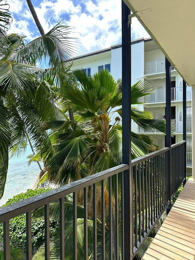 Building Photo - Gold Coast, Tropic Seas - 2BR/2BA/Street Parking Only