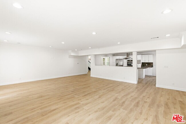 Building Photo - 23114 Mariano St