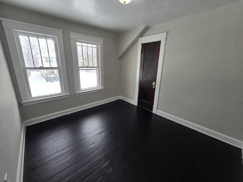 Building Photo - 1724 Cliffview Rd