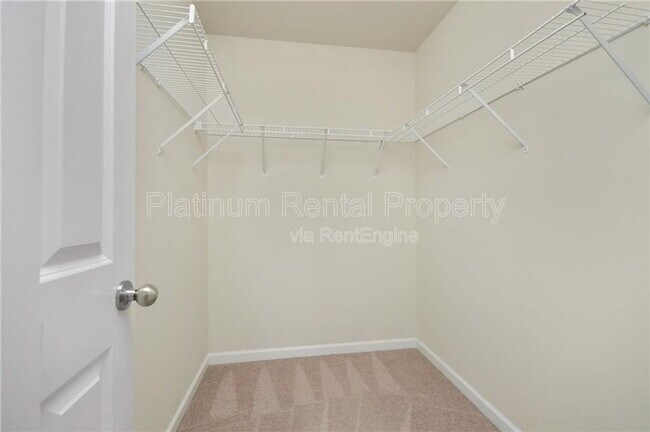 Building Photo - 2886 Ridgeview Dr