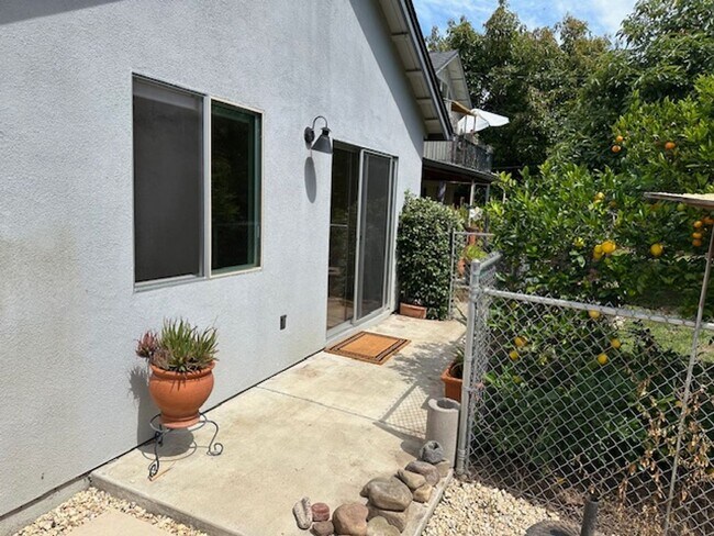 Building Photo - 1 Bedroom in Goleta